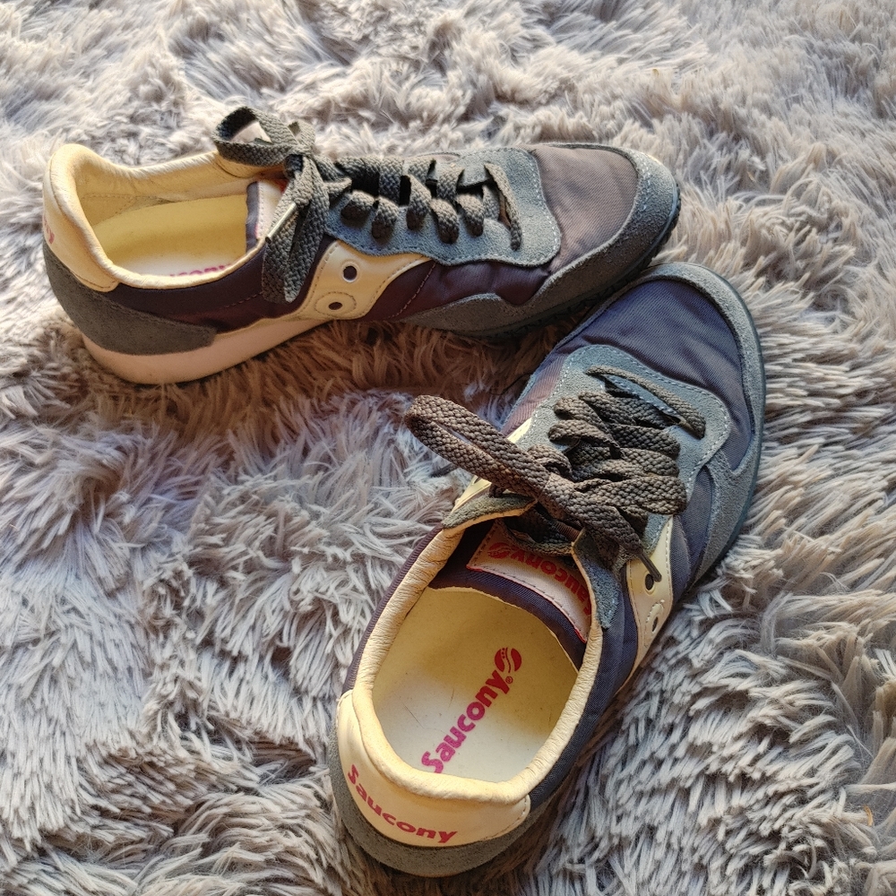 Track shoes